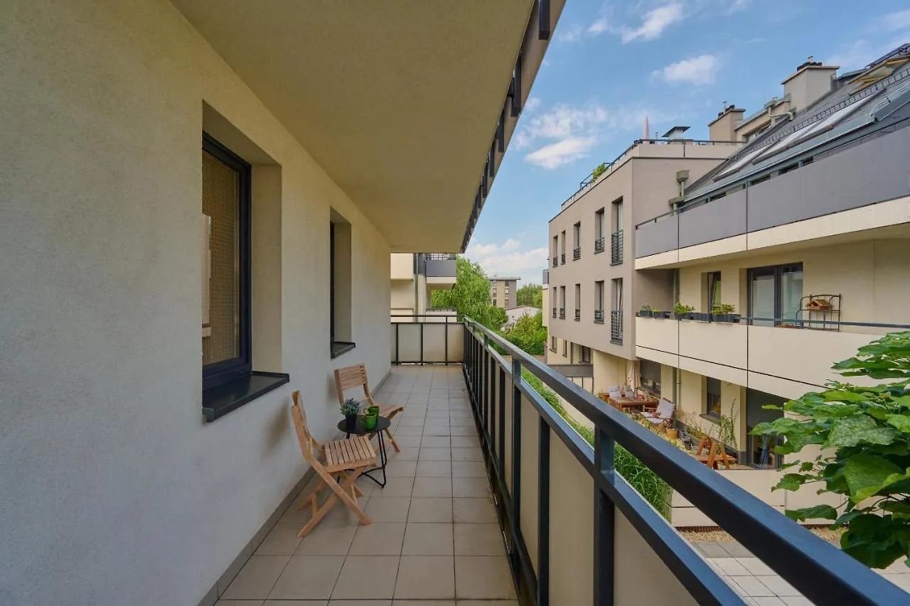Elegant 1 Bedroom Apartment With Balcony In Wroclaw By Noclegi Renters