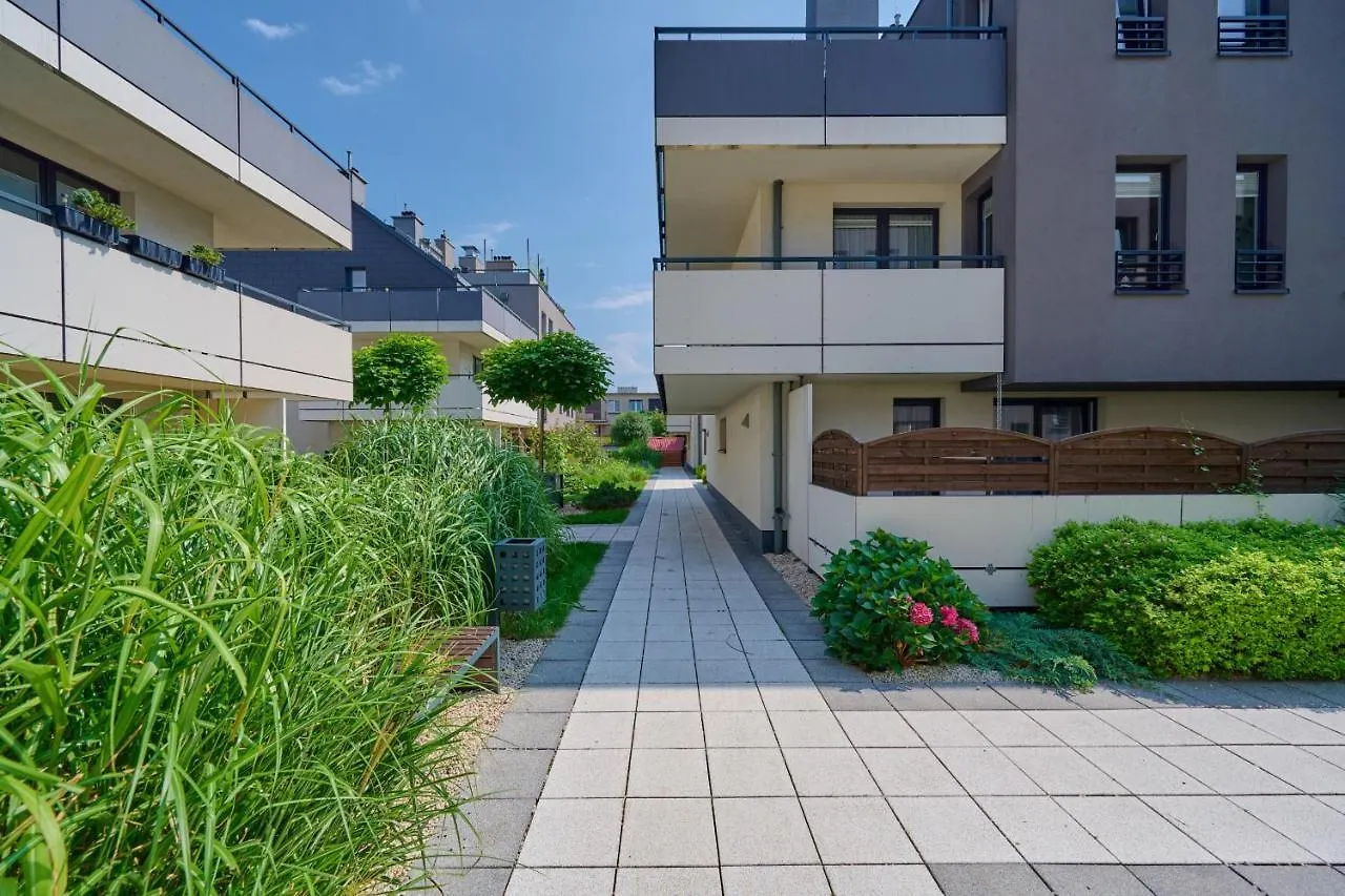Elegant 1 Bedroom Apartment With Balcony In Wroclaw By Noclegi Renters