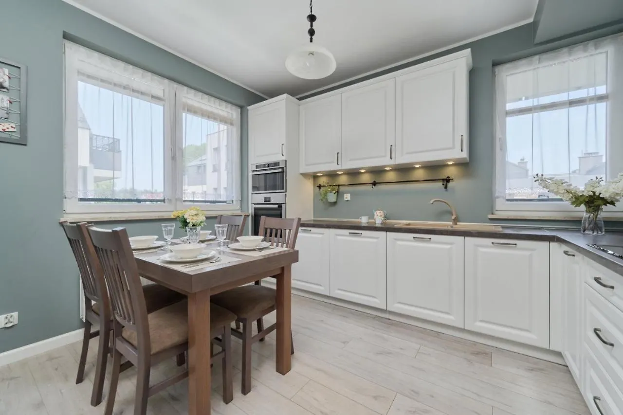 Elegant 1 Bedroom Apartment With Balcony In Wroclaw By Noclegi Renters
