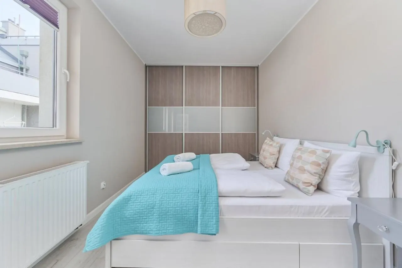 Elegant 1 Bedroom Apartment With Balcony In Wroclaw By Noclegi Renters