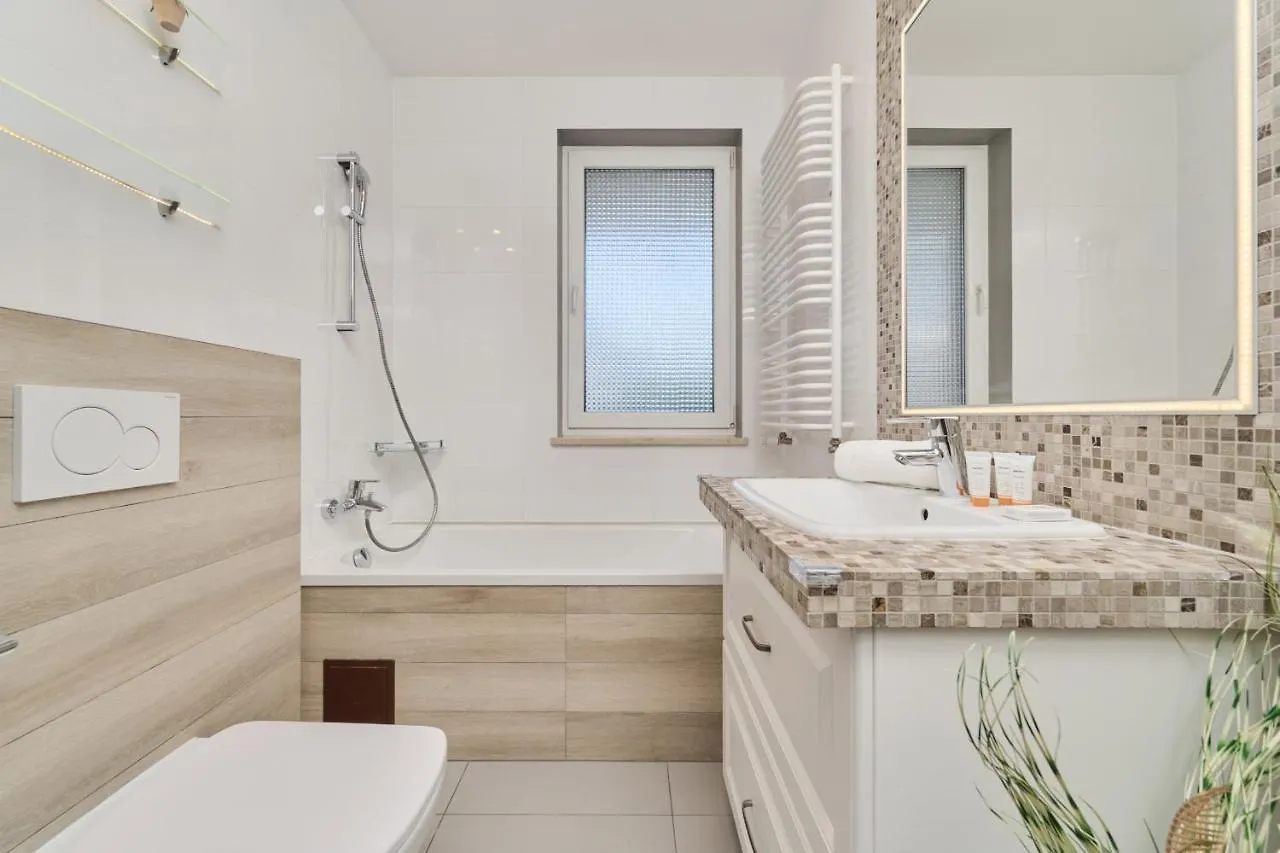 Elegant 1 Bedroom Apartment With Balcony In Wroclaw By Noclegi Renters