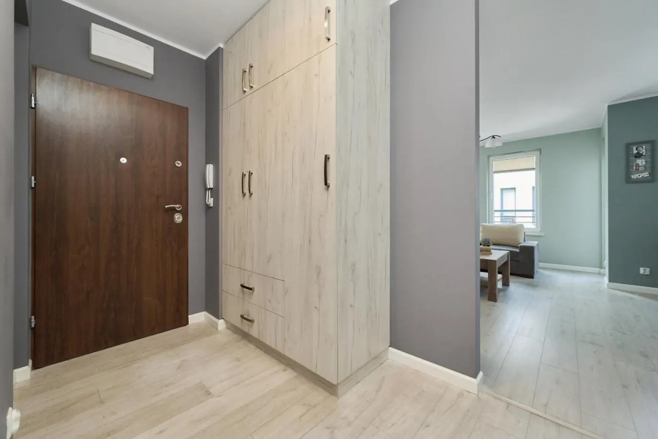 Elegant 1 Bedroom Apartment With Balcony In Wroclaw By Noclegi Renters